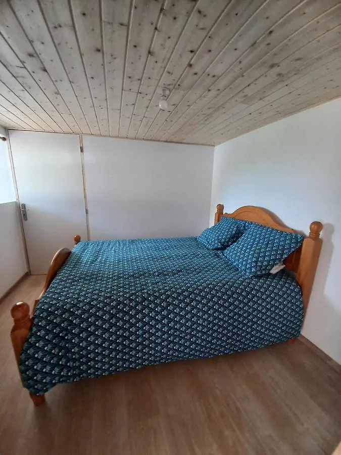 La Maison De Valerie Quezac  Holiday home Quezac (Cantal)